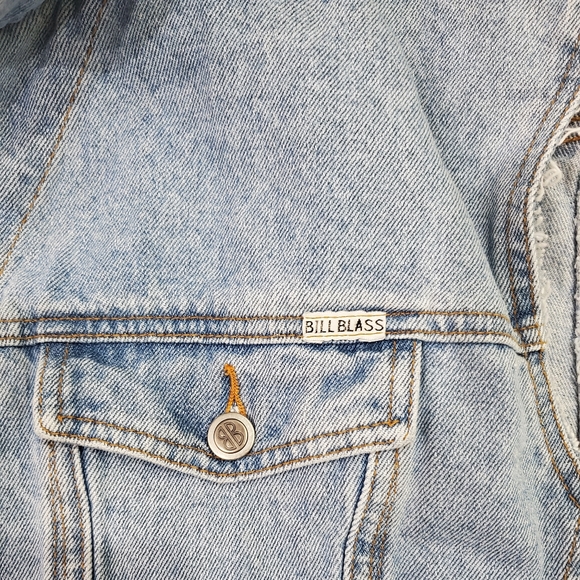 🎉 2/$30 🎉 Vintage Denim Vest - Picture 2 of 4